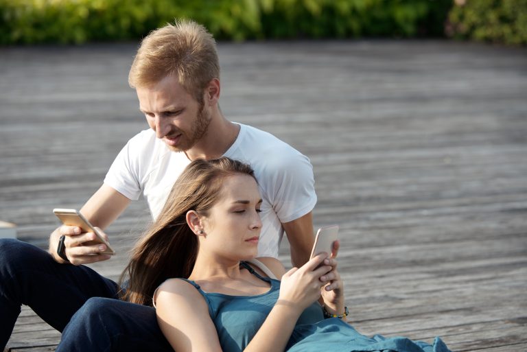 adiccion al movil y las redes sociales