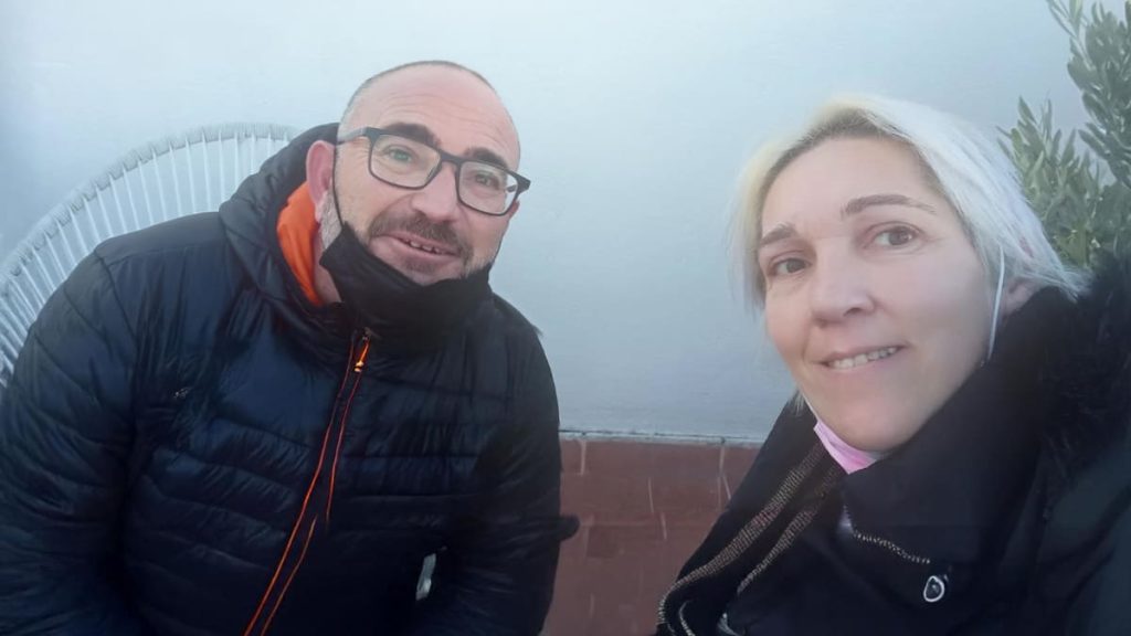 carmen y david el día del ingreso al centro de desintoxicación de adicciones